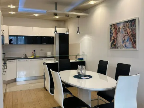 Rent, two bedroom apartment, 76m², City Kvart, Podgorica - image 3