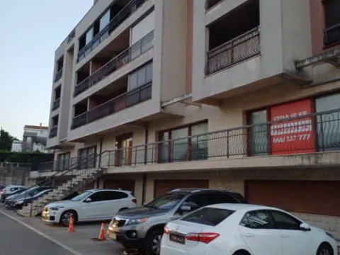 Izdavanje, poslovni prostor, 50m², Momišići, Podgorica