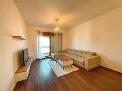 Izdavanje, dvosoban stan, 70m², Master Kvart, Podgorica - image 2