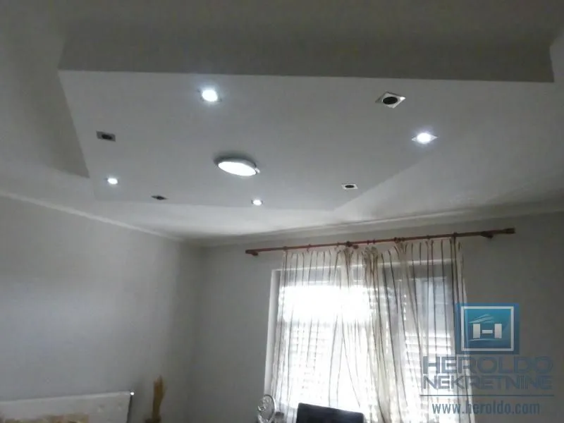 Prodaja, kuća, 380m², Pivara, Jagodina