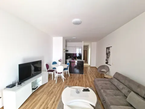 Izdavanje, dvosoban stan, 80m², Rafailovići, Budva - image 13