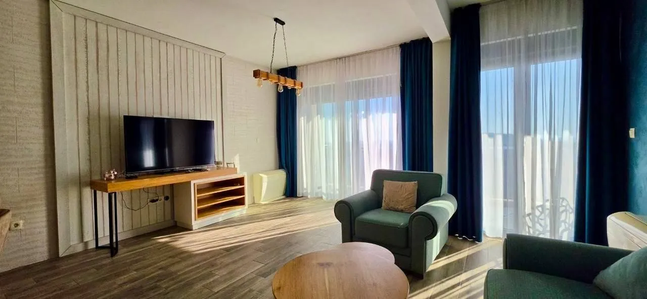 Izdavanje, dvosoban stan, 86m², Bečići, Budva