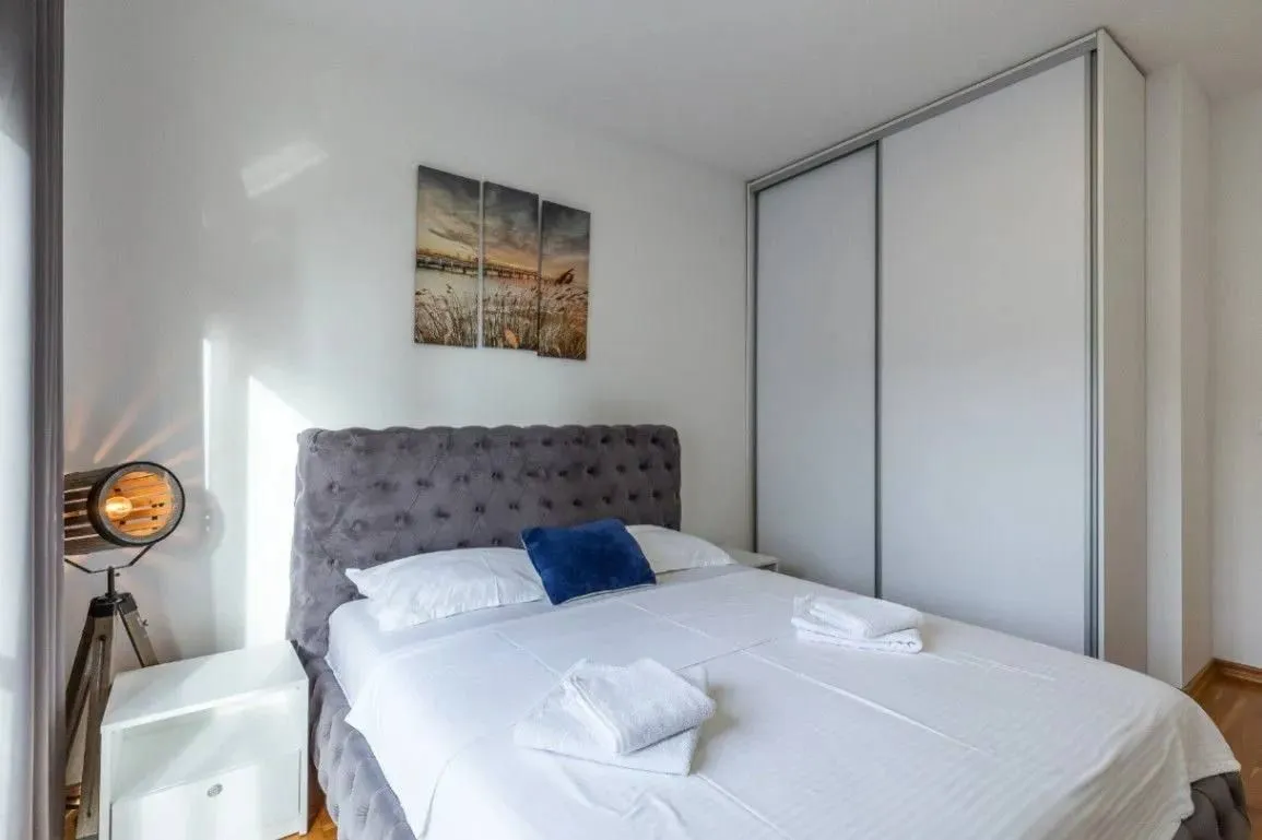 Rent, one bedroom apartment, 50m², Bečići, Budva