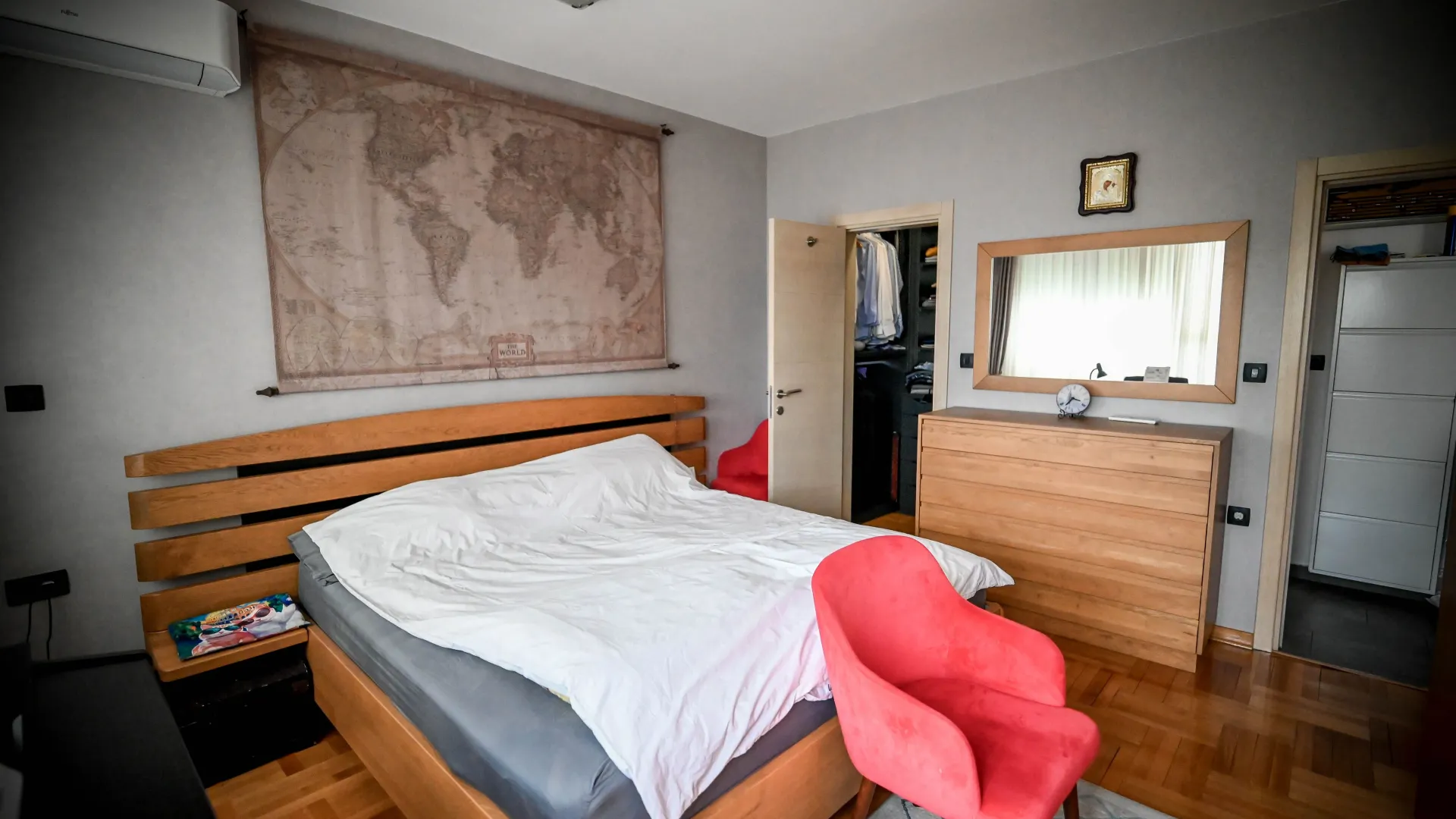 Izdavanje, trosoban stan, 100m², Centar, Podgorica
