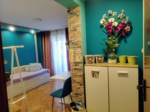 Prodaja, dvosoban stan, 35m², Bulevar Oslobodjenja, Novi Sad Sve Podlokacije
