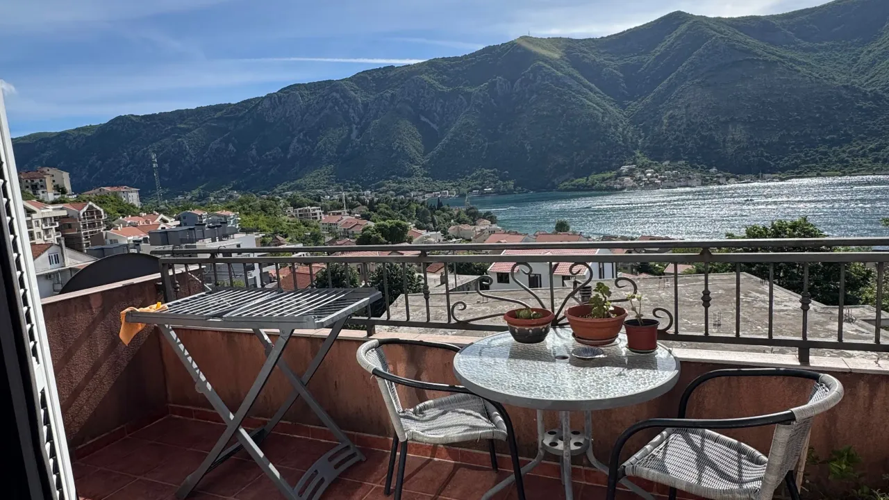 Prodaja, dvosoban stan, 62m², Dobrota, Kotor