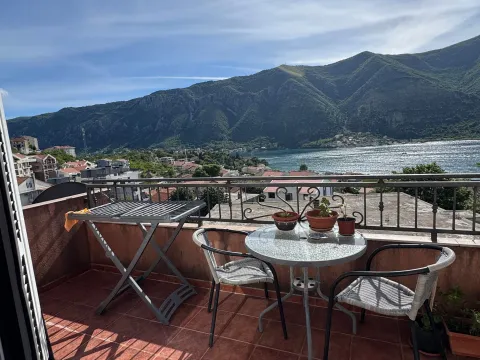 Prodaja, dvosoban stan, 62m², Dobrota, Kotor - image 1