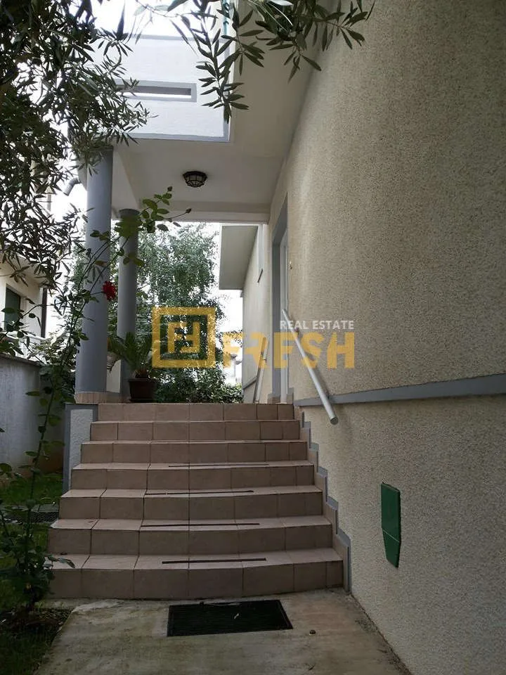 Sale, house, 350m², Stari Aerodrom, Podgorica