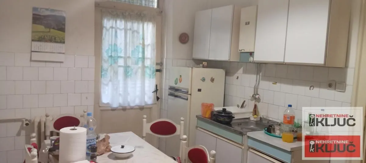 Prodaja, trosoban stan, 102m², Centar, Novi Sad