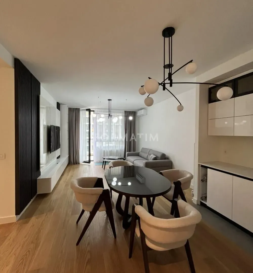 Izdavanje, trosoban stan, 84m², Savski Venac, Beograd