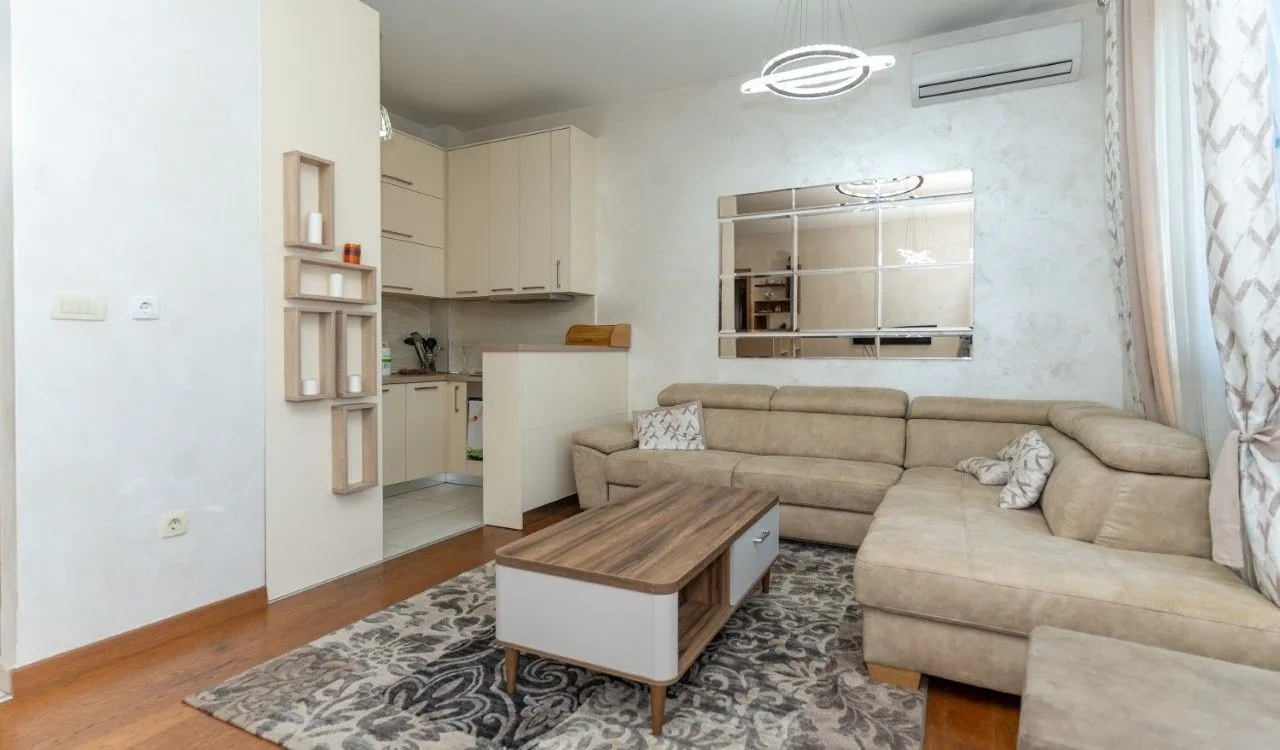 Izdavanje, trosoban stan, 86m², Stara Varoš, Podgorica