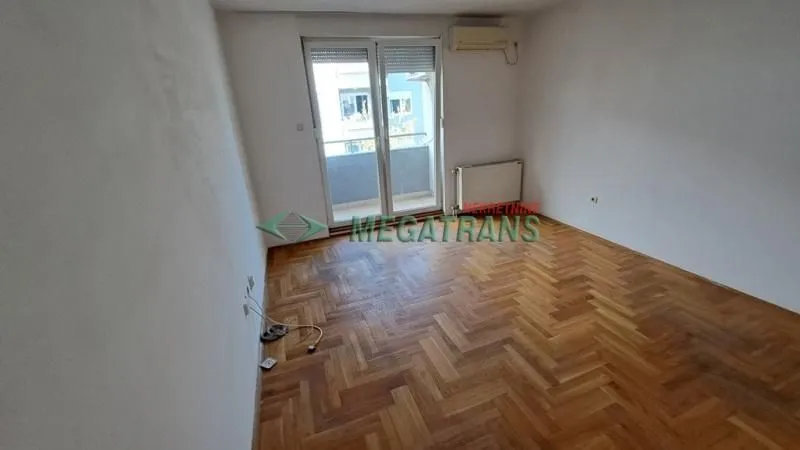 Izdavanje, četvorosoban stan, 100m², Novi Sad Sve Podlokacije, Novi Sad