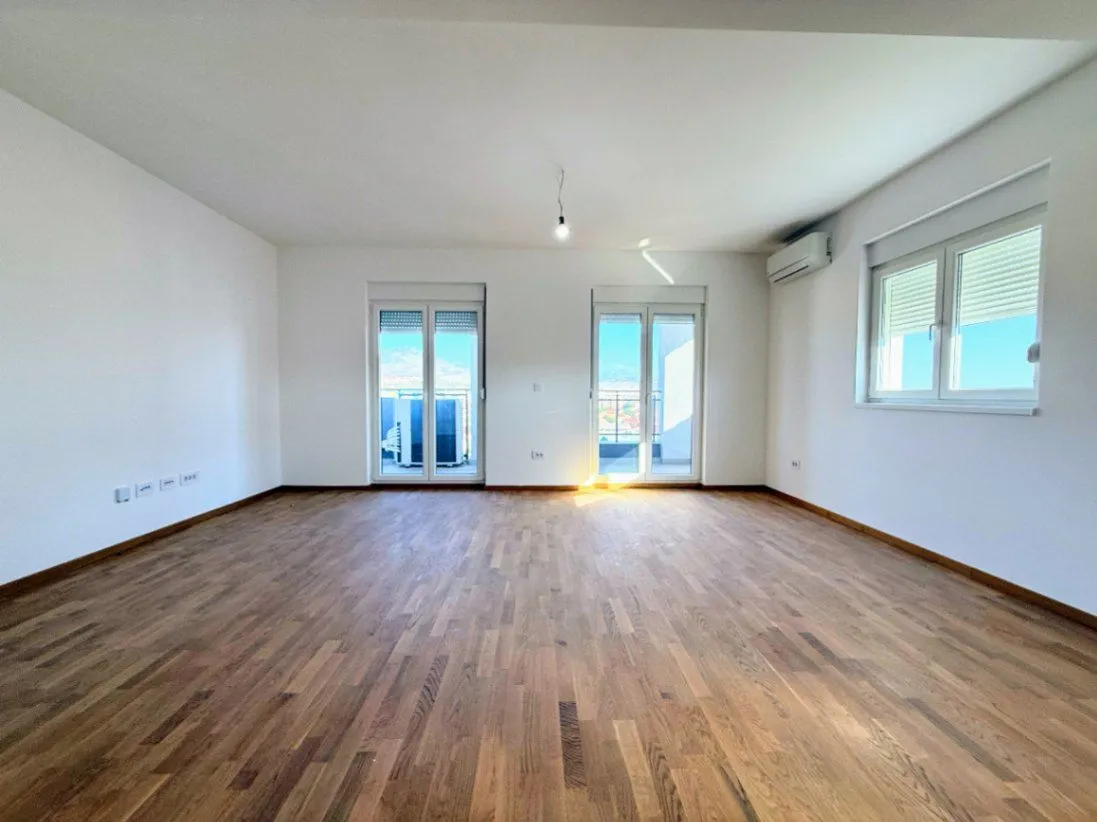 Prodaja, trosoban stan, 105m², Stari Aerodrom, Podgorica