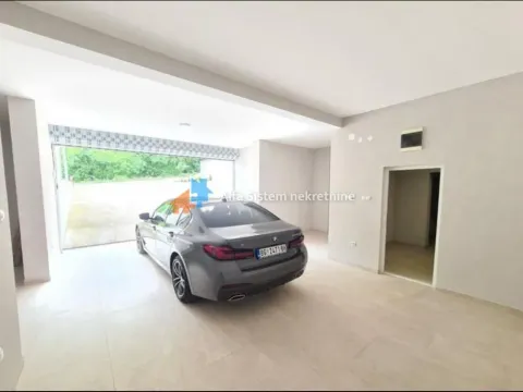 Rent, four bedroom apartment, 160m², Savski Venac, Beograd - image 19