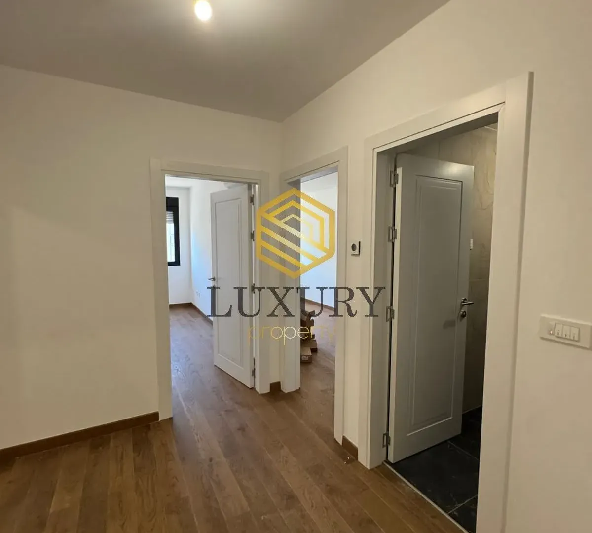 Prodaja, trosoban stan, 127m², Tološka šuma, Podgorica