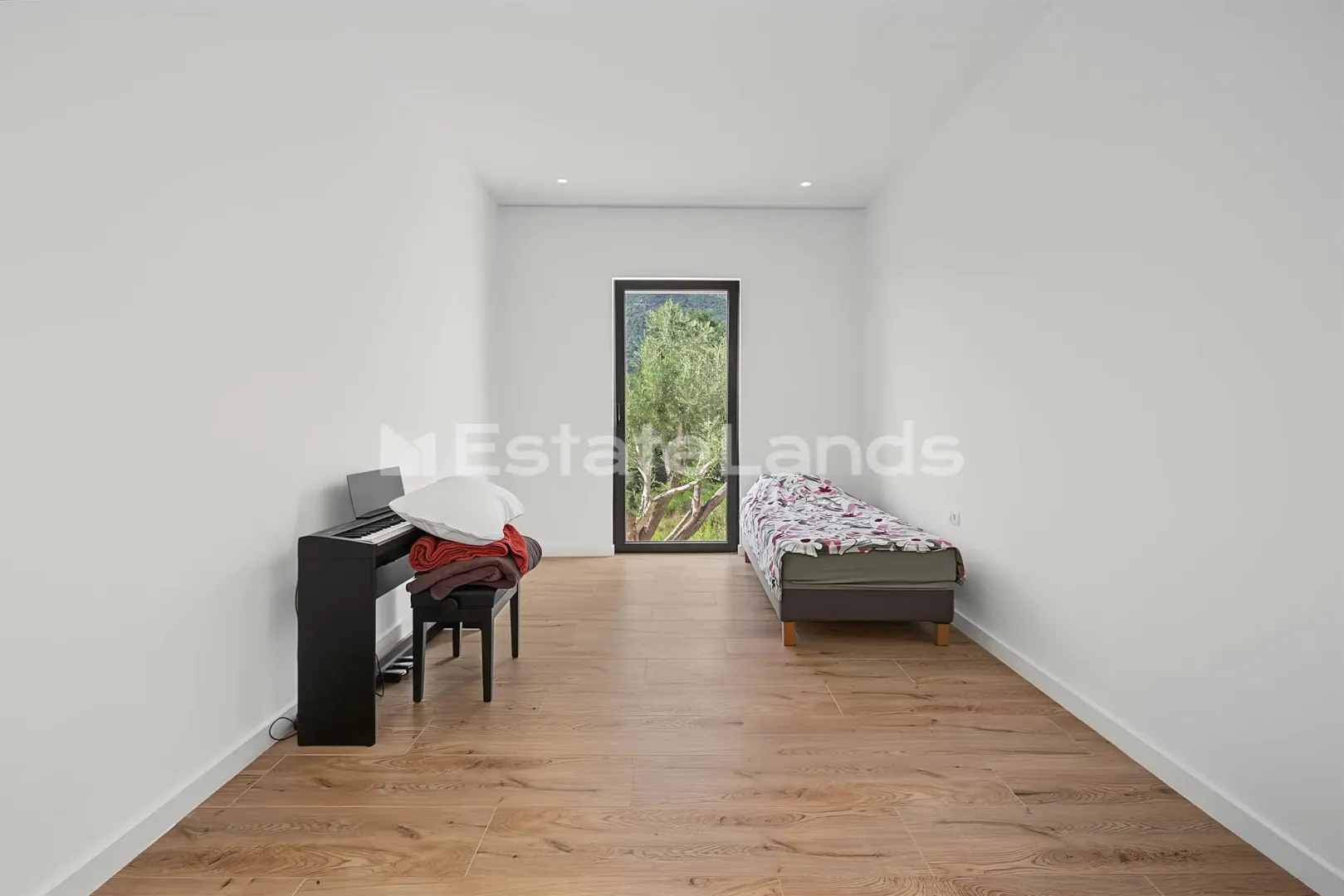 Sale, house, 220m², Krašići, Tivat