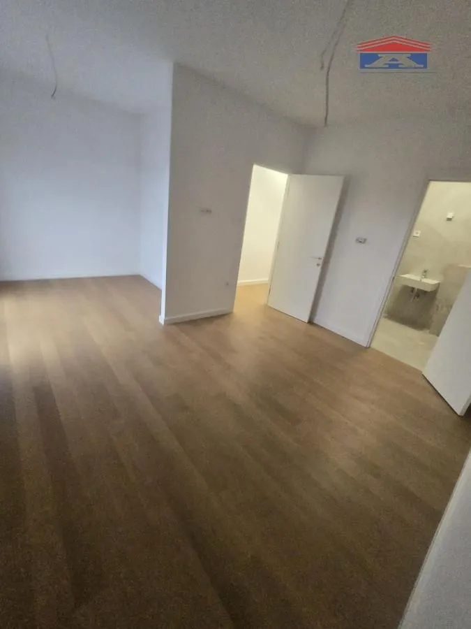Prodaja, stan, 129m², Salajka, Novi Sad Sve Podlokacije