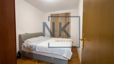 View of the bedroom with a double bed. - image 7