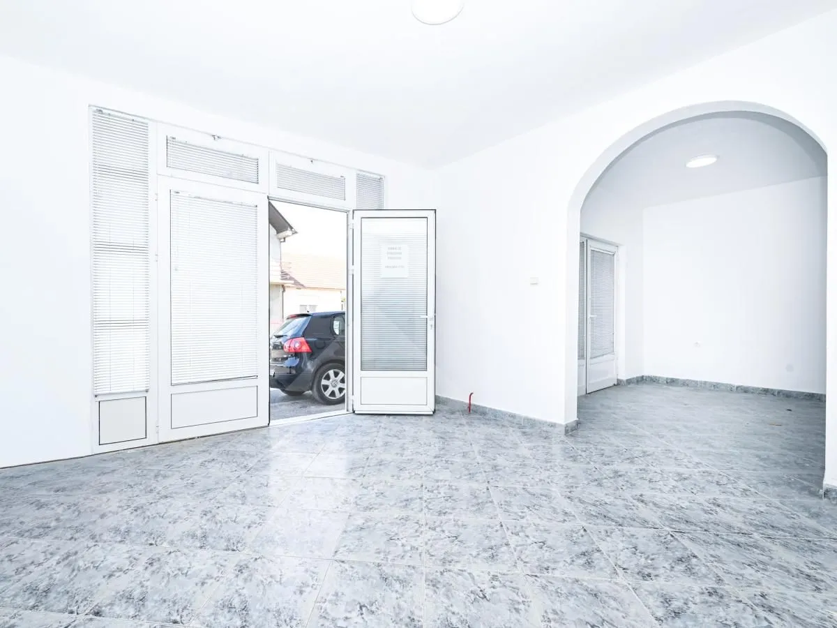 Rent, office space, 46m², Masline, Podgorica