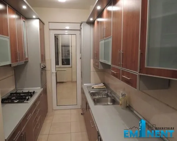 Izdavanje, četvorosoban stan, 120m², Voždovačka Crkva, Voždovac Sve Podlokacije