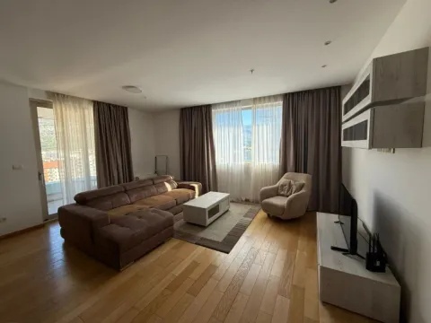 Izdavanje, dvosoban stan, 73m², Centar, Budva - image 9