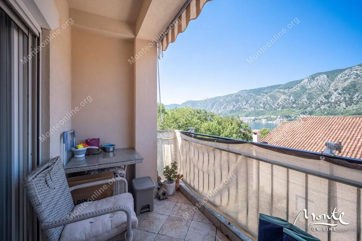 Sale, three bedroom apartment, 88m², Dobrota, Kotor