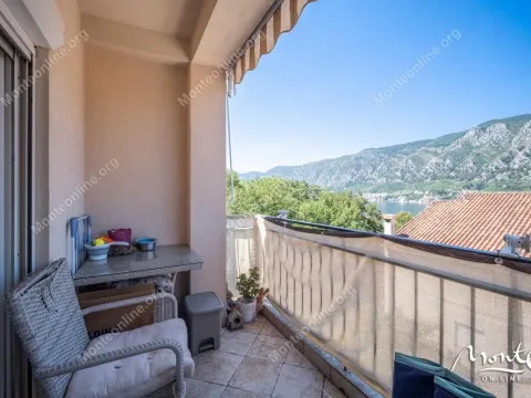 Sale, three bedroom apartment, 88m², Dobrota, Kotor - image 1