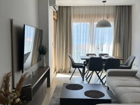 Prodaja, jednosoban stan, 55m², Dobrota, Kotor