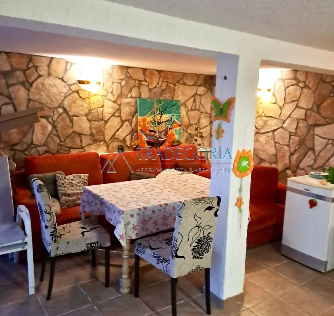 Prodaja, kuća, 201m², Dobra Voda, Bar