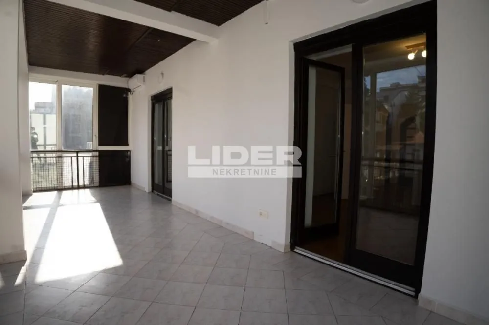 Izdavanje, kuća, 550m², Autokomanda, Voždovac Sve Podlokacije