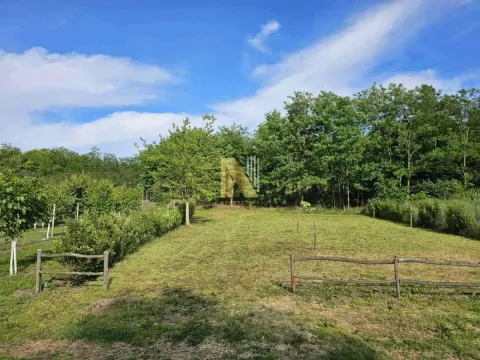 Prodaja, plac, 1700m², Irig, Srbija - image 1