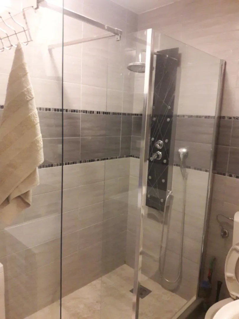 Bathroom with a glass shower cabin.