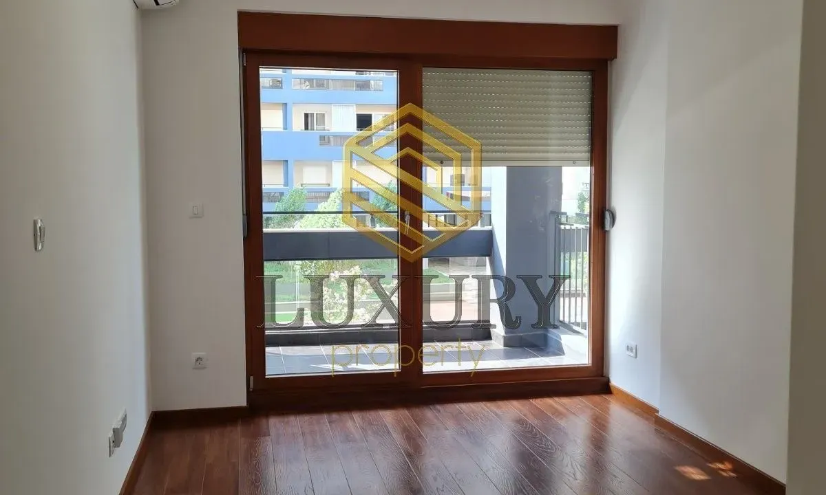 Izdavanje, poslovni prostor, 25m², Master Kvart, Podgorica