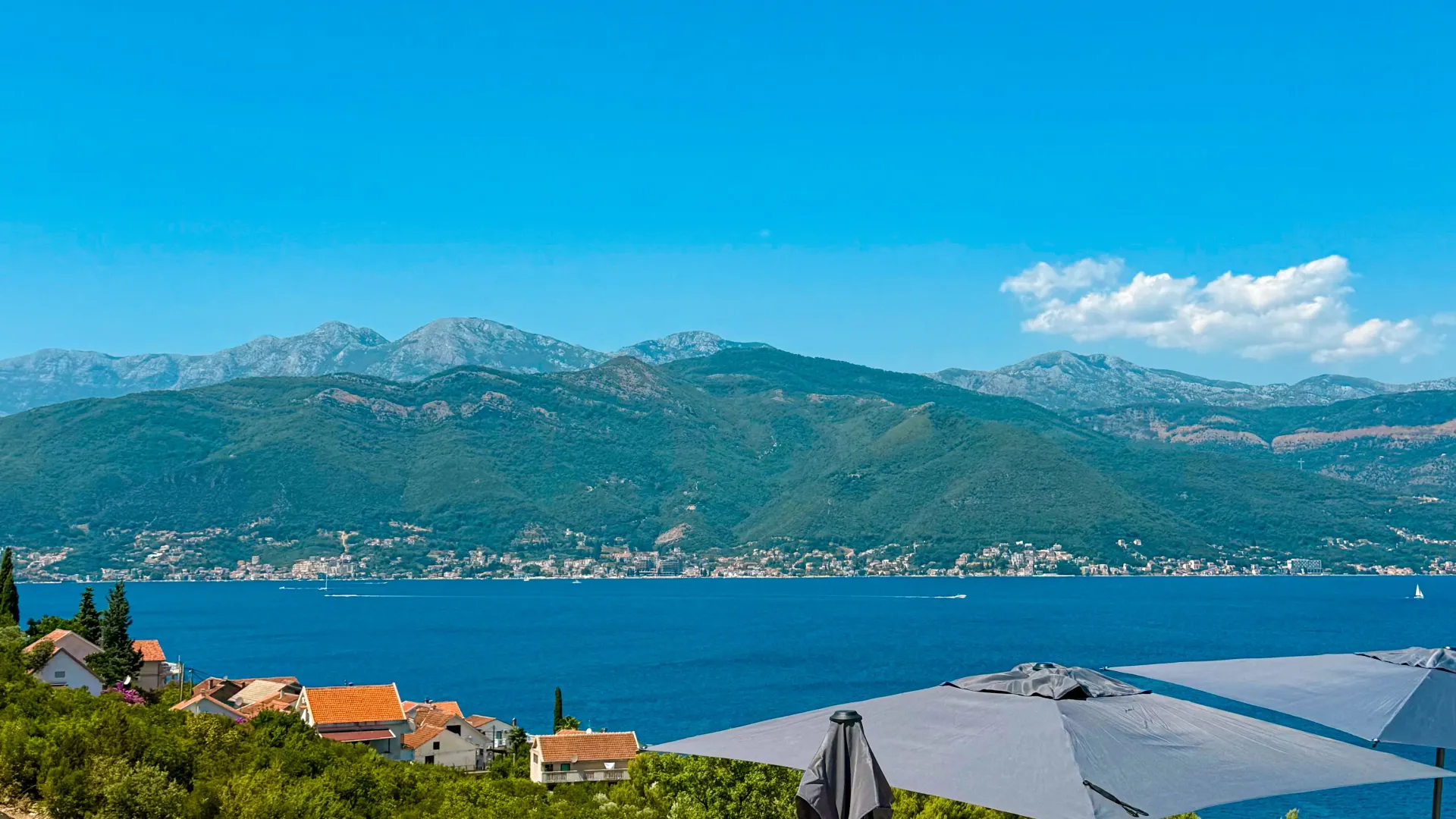 Prodaja, dvosoban stan, 119m², Krašići, Tivat