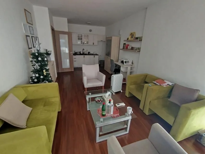 Izdavanje, poslovni prostor, 51m², Master Kvart, Podgorica