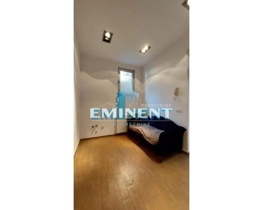 Sale, office space, 28m², Crveni Krst, Beograd