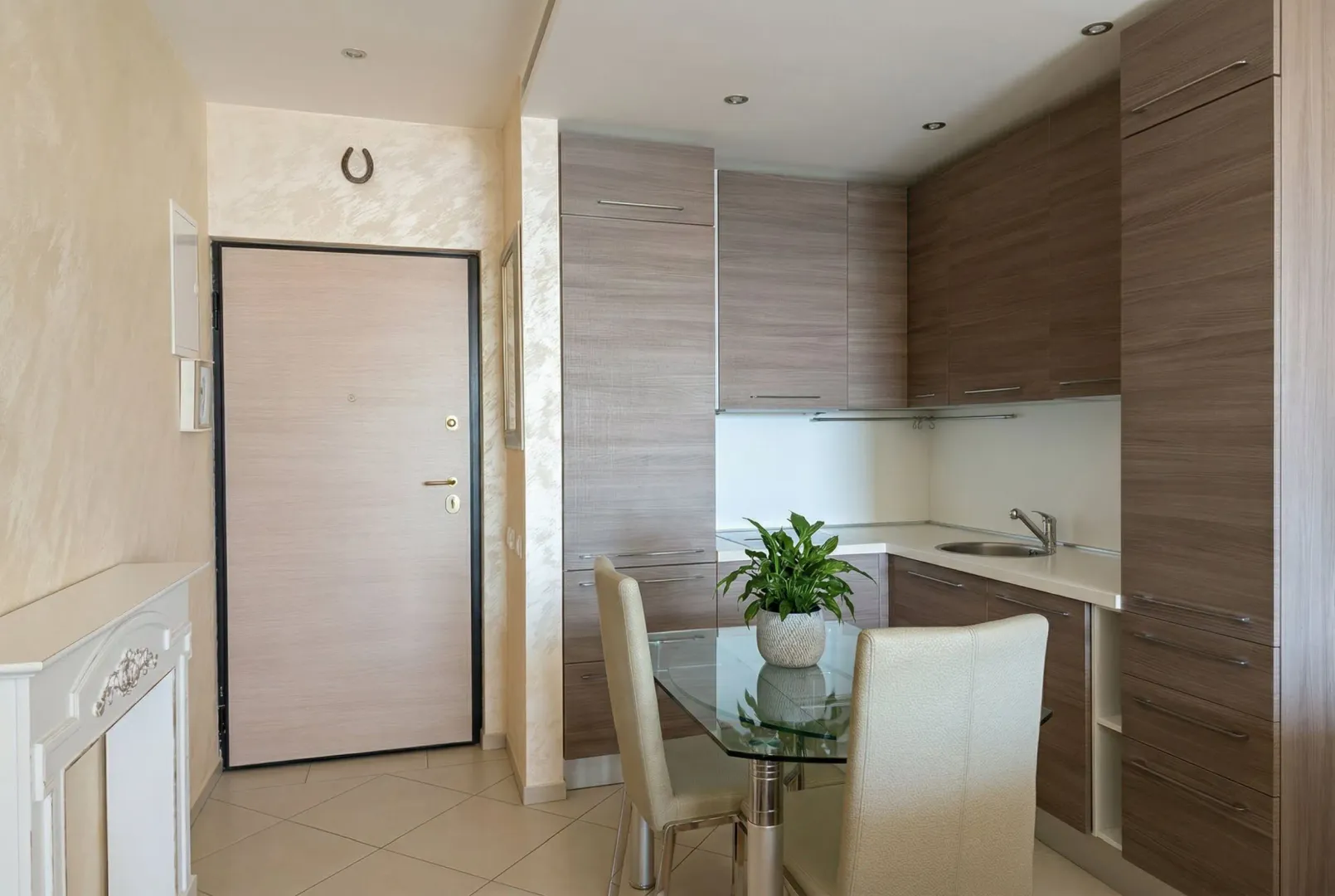 Prodaja, trosoban stan, 65m², Bečići, Budva