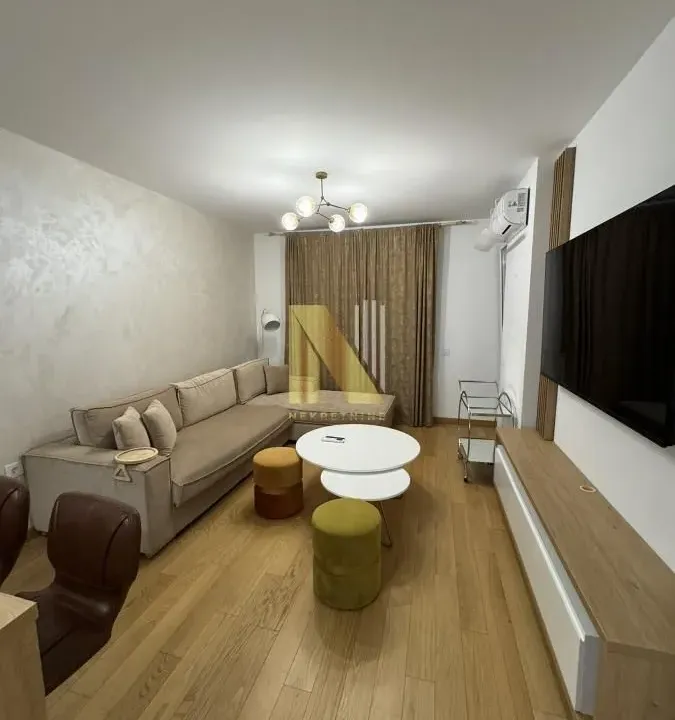 Izdavanje, dvosoban stan, 58m², Centar, Novi Sad