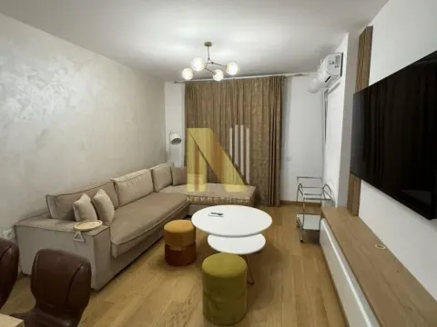 Izdavanje, dvosoban stan, 58m², Centar, Novi Sad