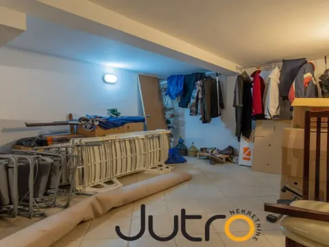 Izdavanje, kuća, 320m², Donja Gorica, Podgorica - image 29