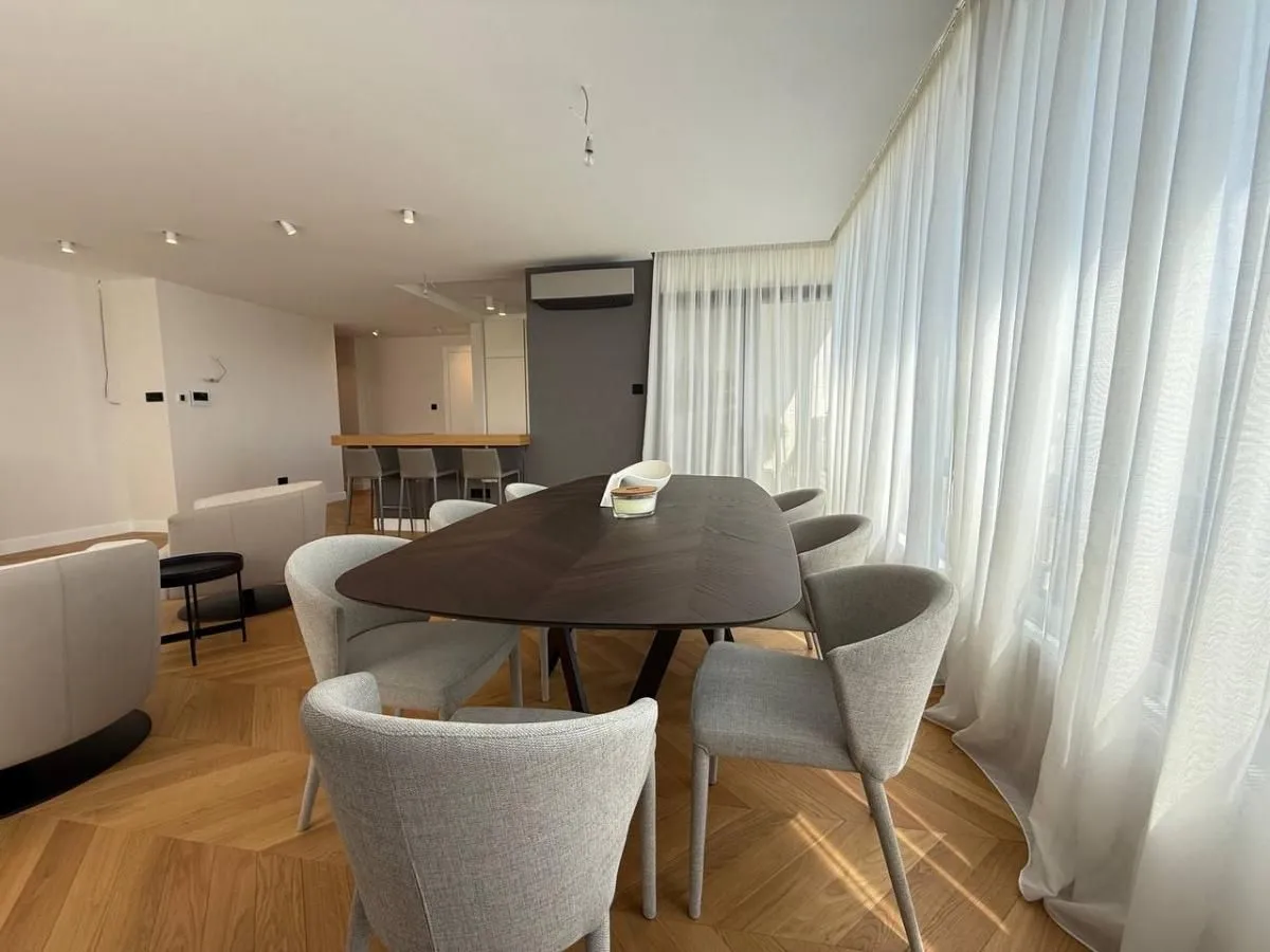Prodaja, stan, 126m², Adamovićevo Naselje, Novi Sad Sve Podlokacije