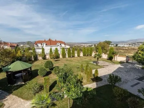 Izdavanje, kuća, 370m², Zabjelo, Podgorica - image 31