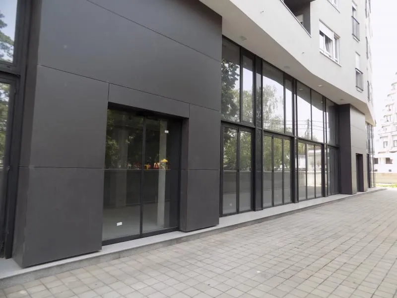Izdavanje, poslovni prostor, 215m², Paraćin, Srbija