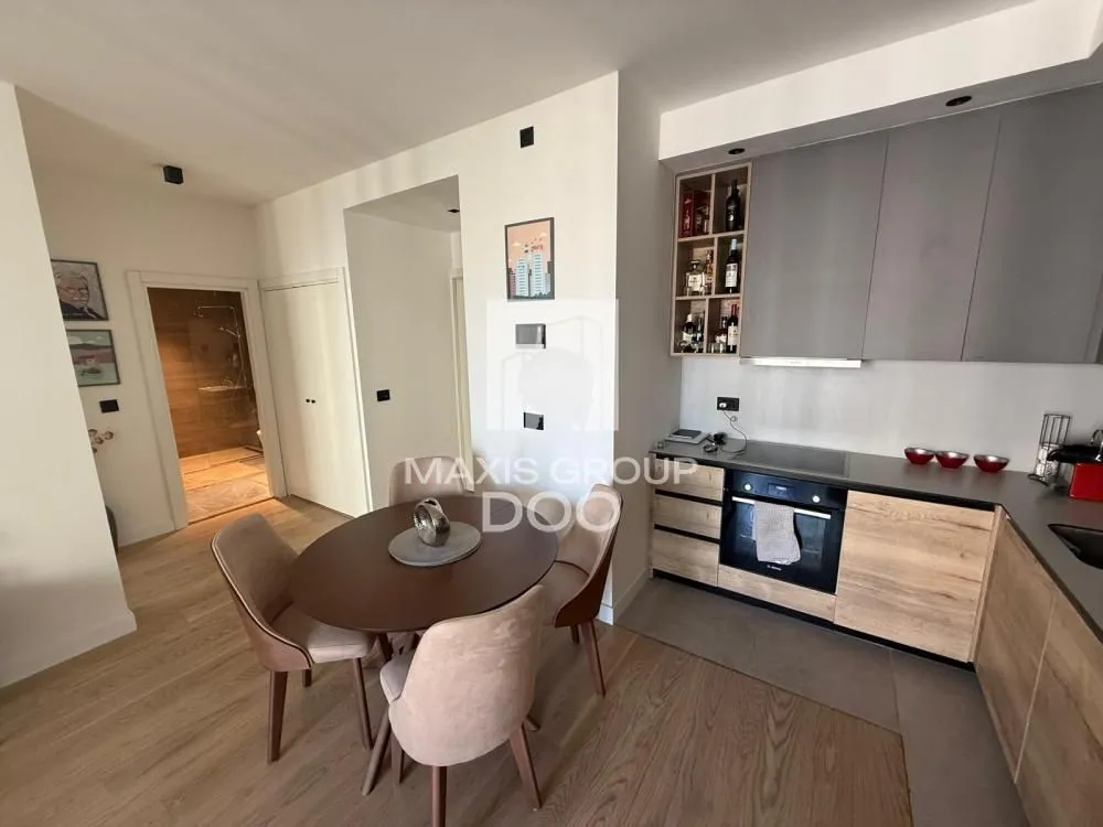 Izdavanje, dvosoban stan, 62m², Savski Venac, Beograd