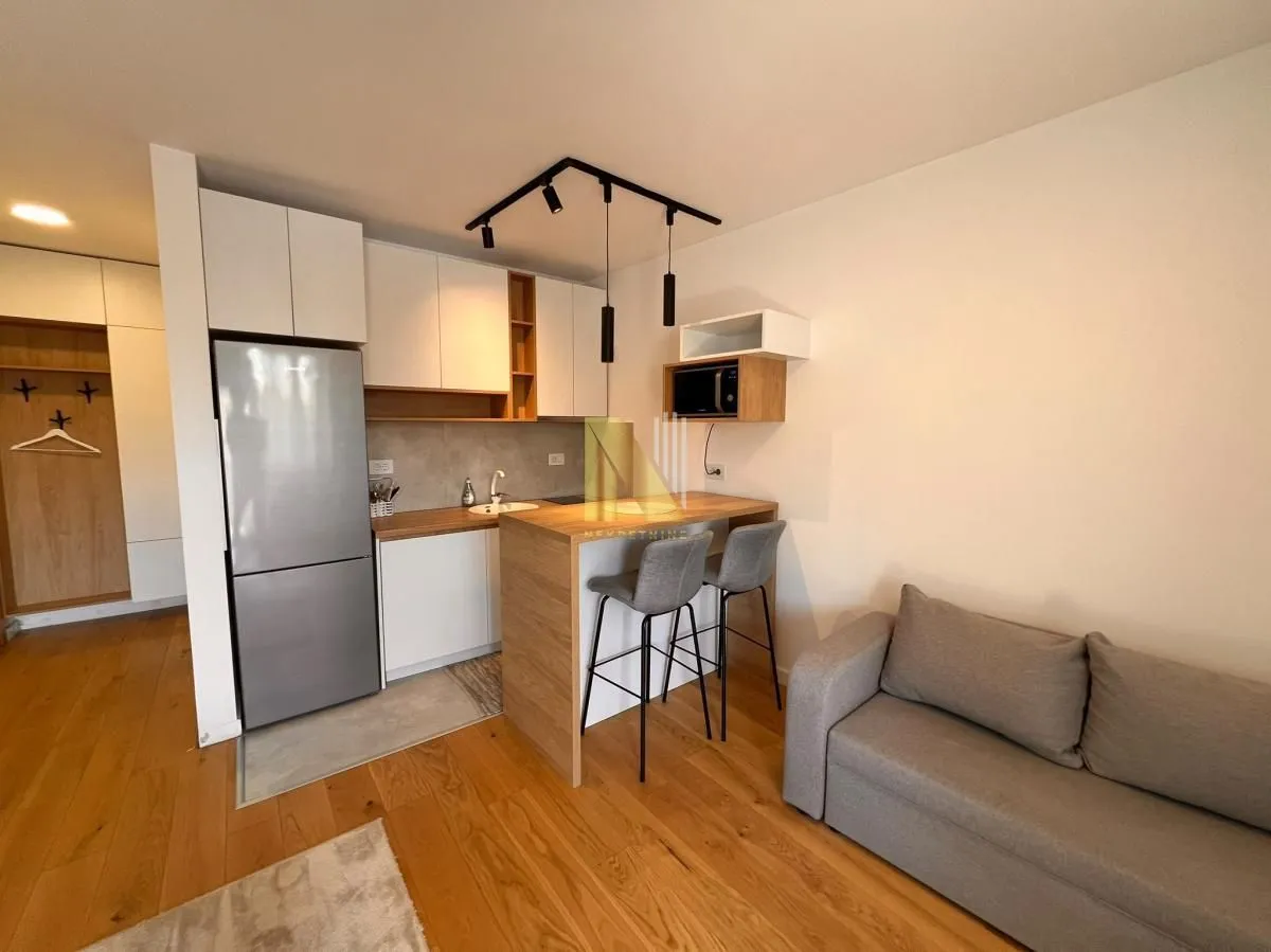 Izdavanje, jednosoban stan, 30m², Centar, Novi Sad