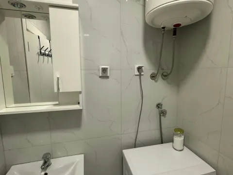 Izdavanje, jednosoban stan, 45m², Kod Big Fashion-a, Podgorica - image 6