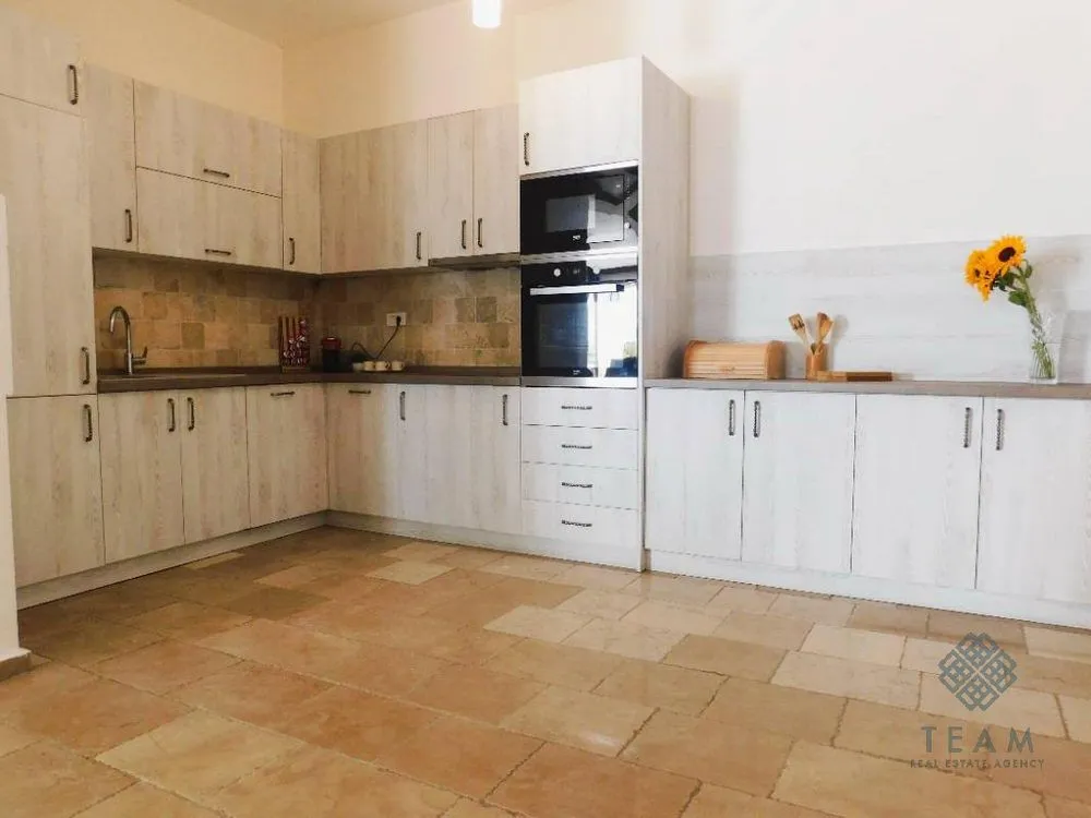 Izdavanje, kuća, 180m², Reževići, Budva