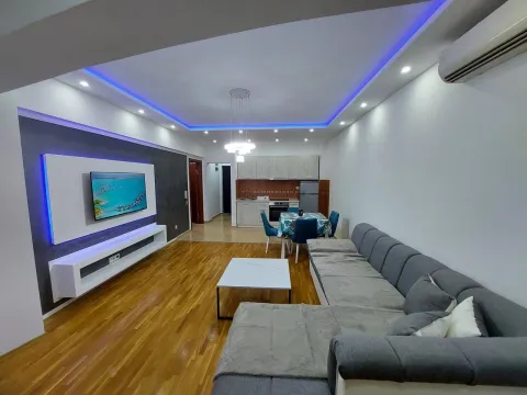 Spacious living room connected with the dining area and kitchen. - image 3