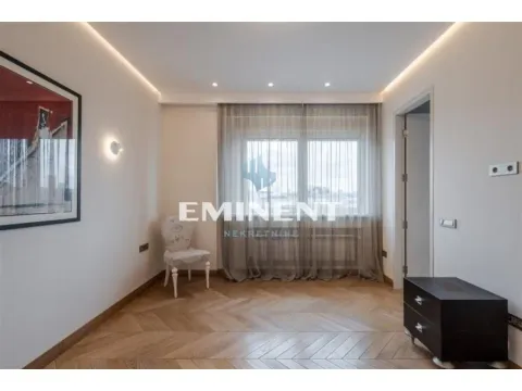 Izdavanje, trosoban stan, 128m², Stari Grad, Beograd - image 13