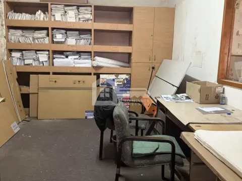 Izdavanje, poslovni prostor, 800m², Borča 1, Borča Sve Podlokacije - image 4